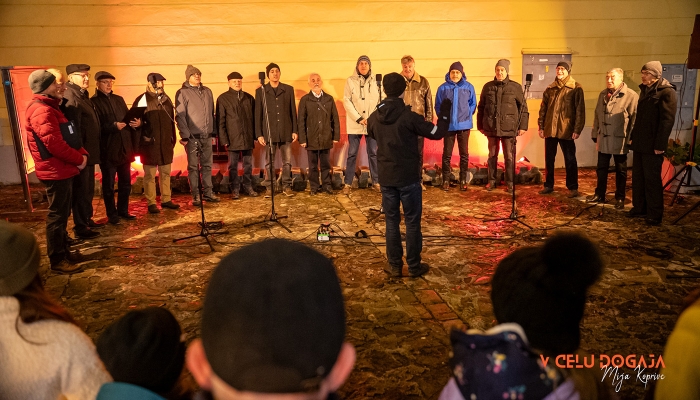 Adventno petje - Slomškov trg V Celu dogaja