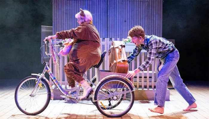 O kravi, ki je lajala v luno - SLG Celje V Celu dogaja