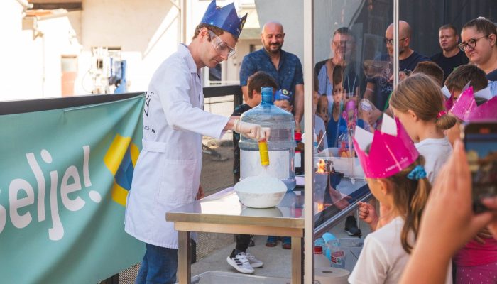 Poskusi z znanstvenikom Cirilom