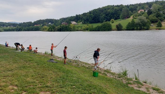 Poletna šola ribolova na Šmartinskem jezeru