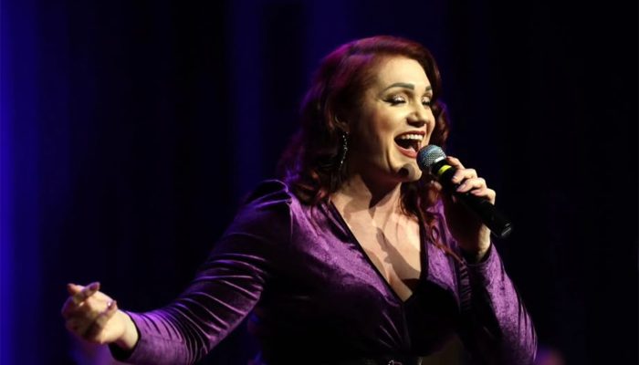 Maja Založnik akustik